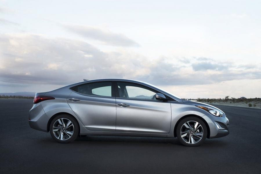  Hyundai Elantra Limited 2014 года  (US) (фото 10 из 27)